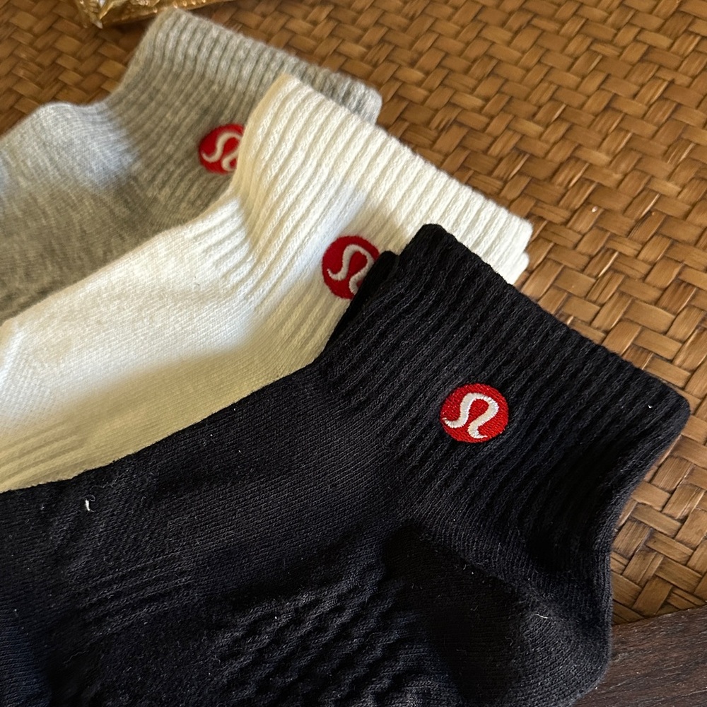 lululemon athletica Daily Stride Crew Socks - Black, White, Gray - Picture 3 of 4